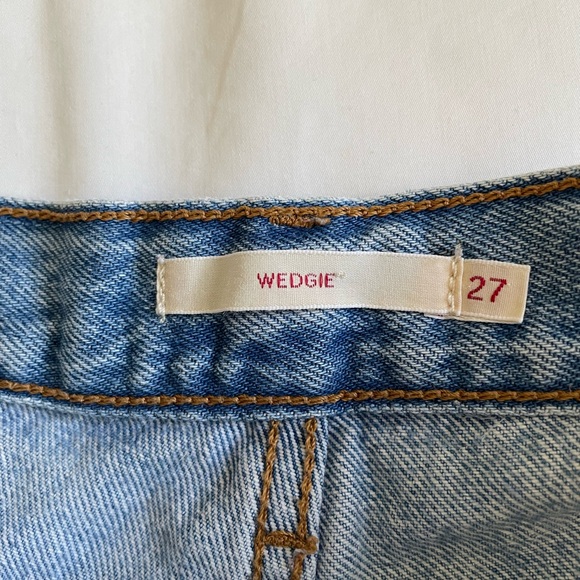 Levi’s Wedgie Cutoff Blue Lightwash Shorts Size 27 - Picture 3 of 5